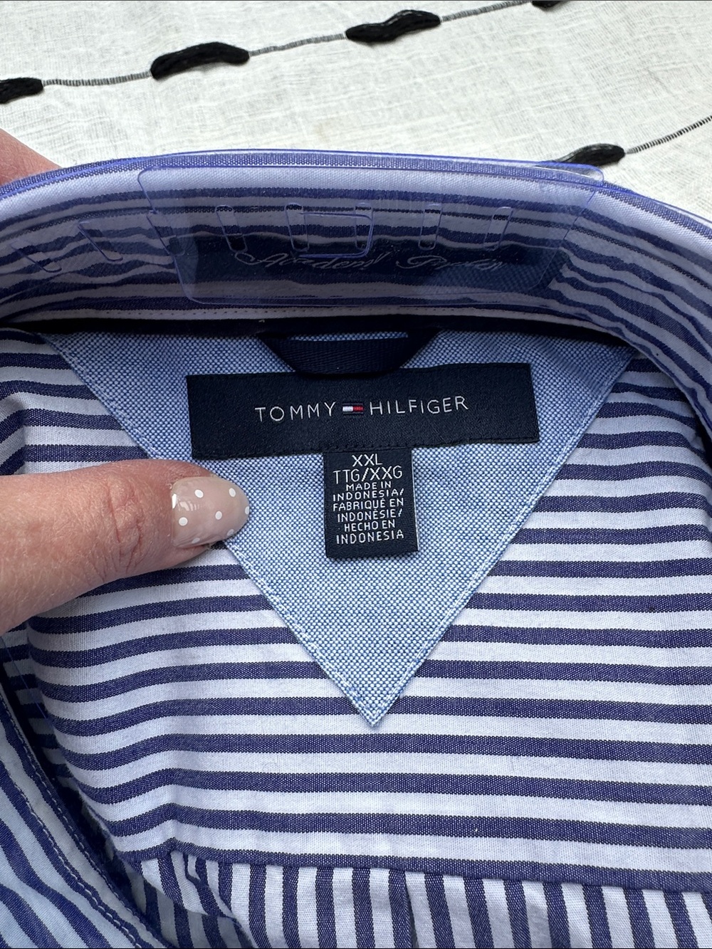 4 men’s XXL Tommy Hilfiger shirts. Tan is short sleeve - Picture 2 of 5
